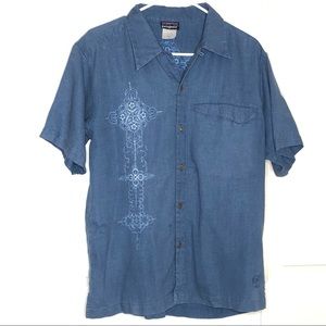Patagonia men’s button up shirt embroidered